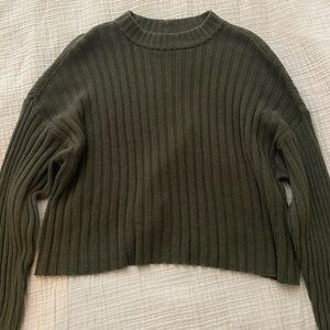 American Eagle Cropped Mock-Neck Sweater 💚